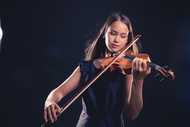 Musikerin der Jungen Streicherakademie Mainz